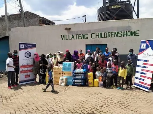 Villa Teag Children's Home sign and group outside the entrance